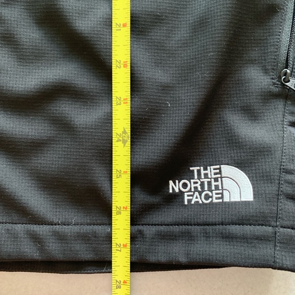 The North Face Men's TNF Black Castle Rock Soft Shell Vest - Picture 7 of 7